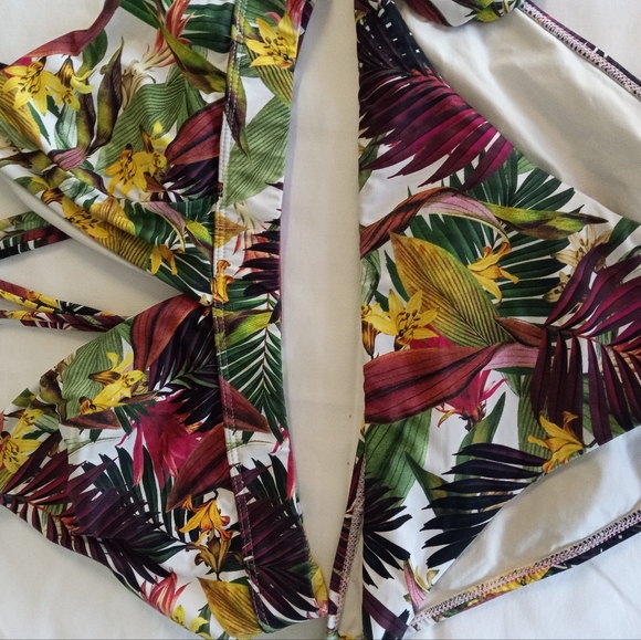 Swim wear - Picture 7 of 9